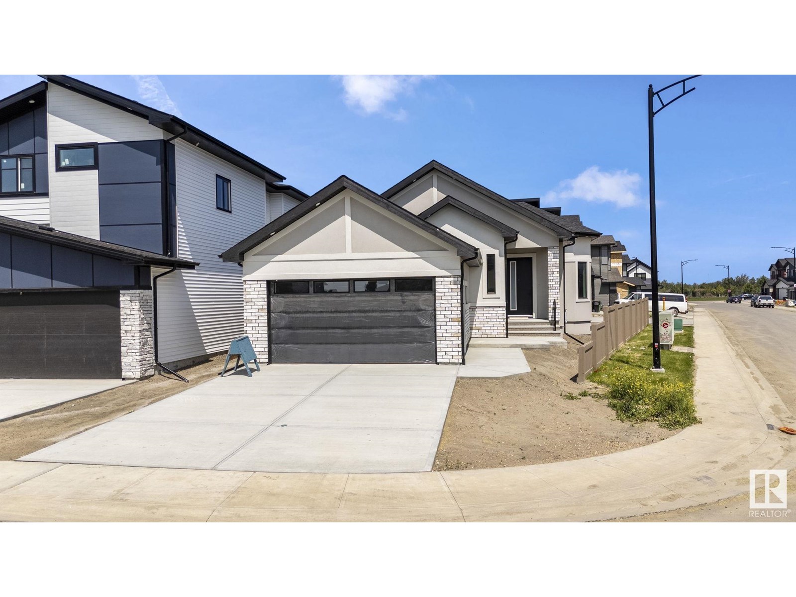 Photo 3 of 296 165 Av Ne, Edmonton AB