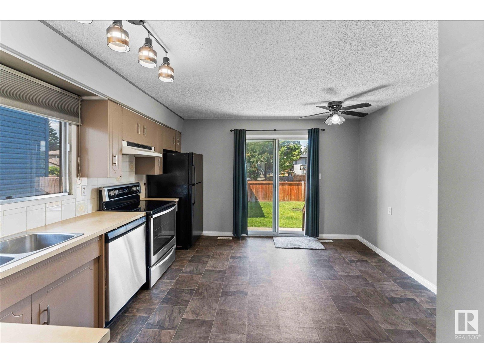 Photo 22 of 33 Westglen Cr, Spruce Grove AB