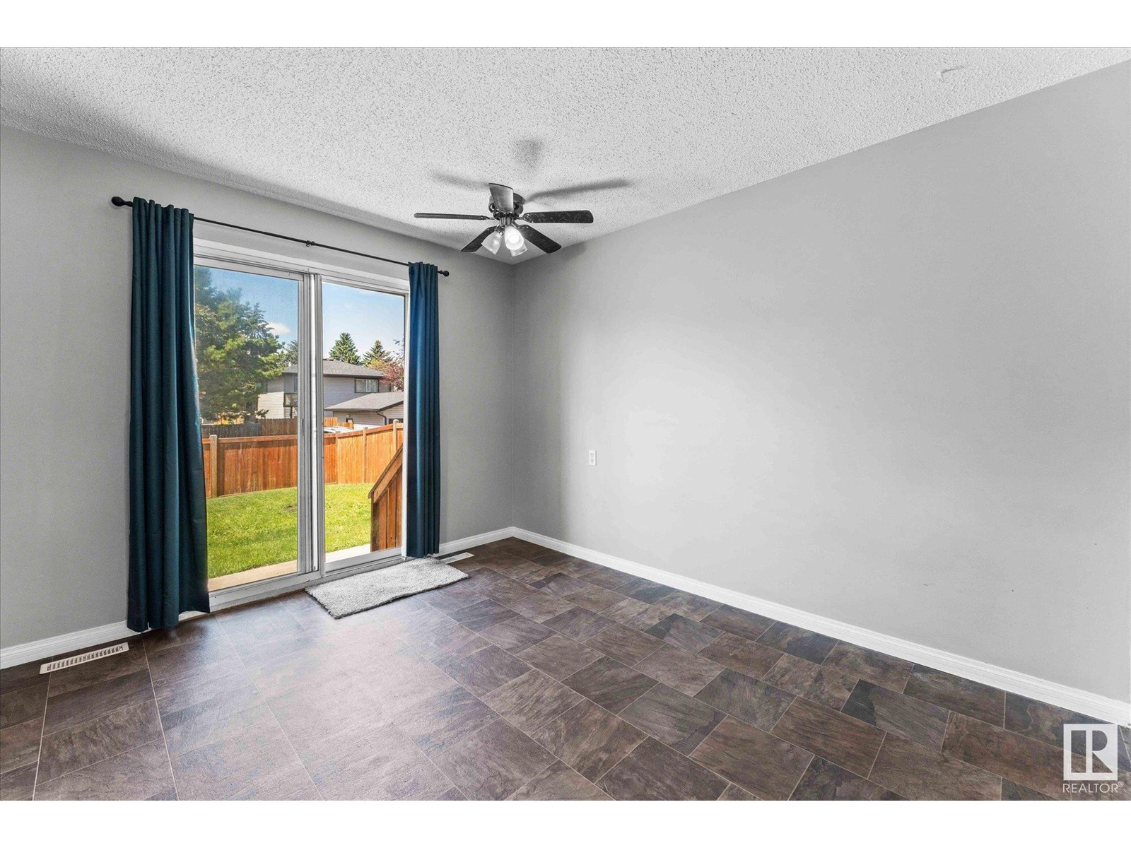 Photo 21 of 33 Westglen Cr, Spruce Grove AB