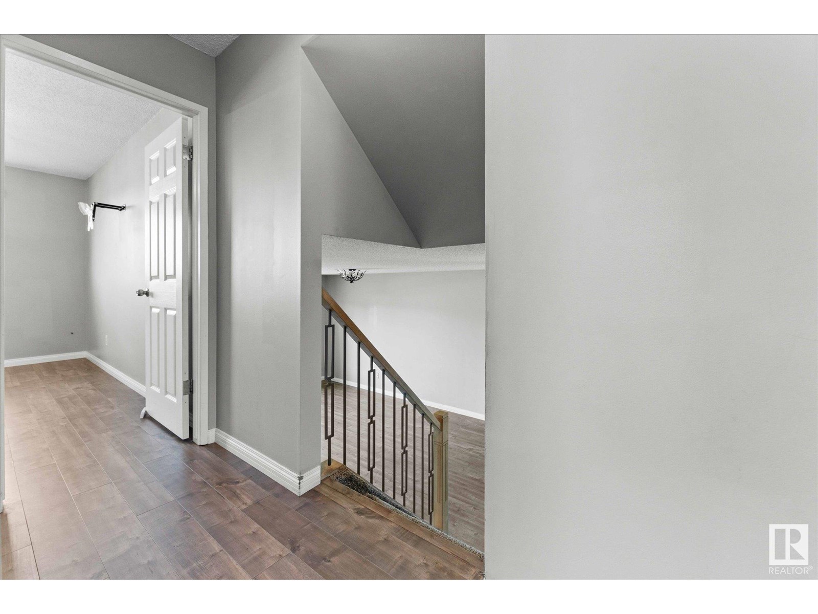 Photo 11 of 33 Westglen Cr, Spruce Grove AB
