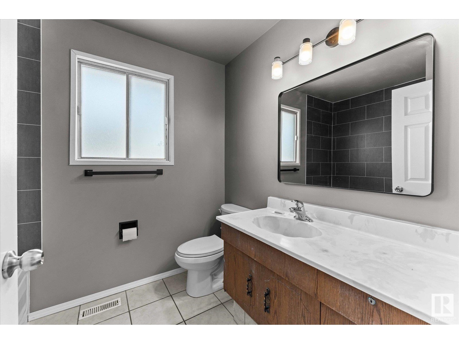 Photo 18 of 33 Westglen Cr, Spruce Grove AB