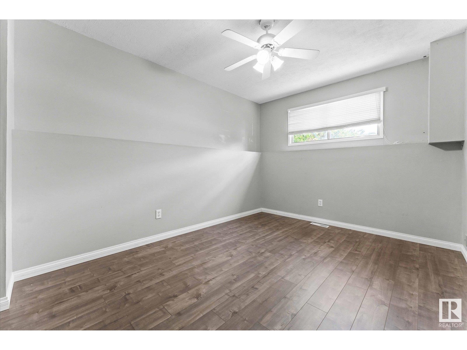 Photo 2 of 33 Westglen Cr, Spruce Grove AB