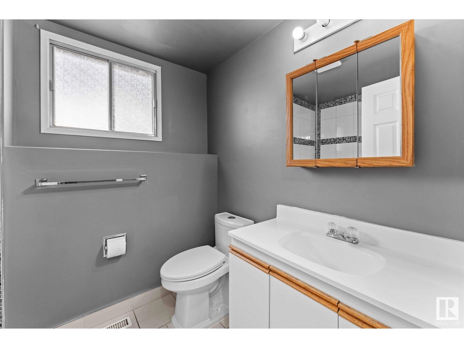 Photo 23 of 33 Westglen Cr, Spruce Grove AB