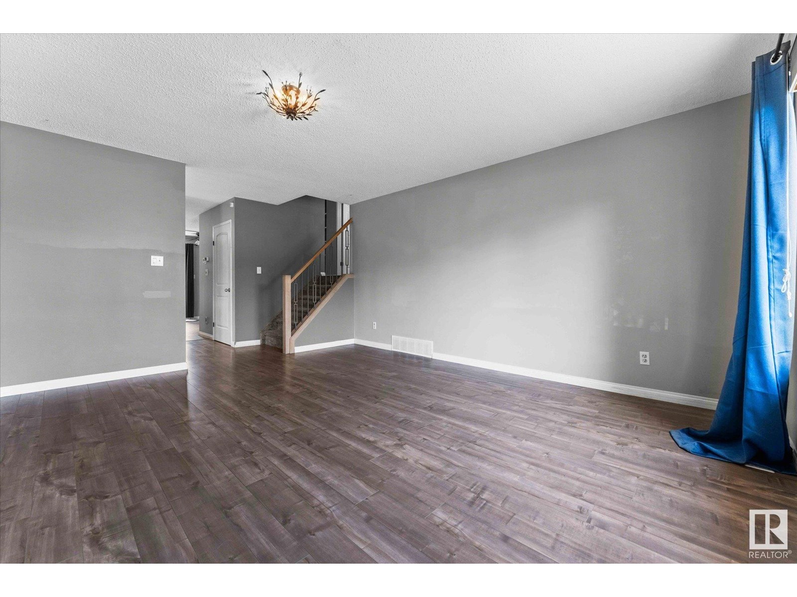 Photo 9 of 33 Westglen Cr, Spruce Grove AB