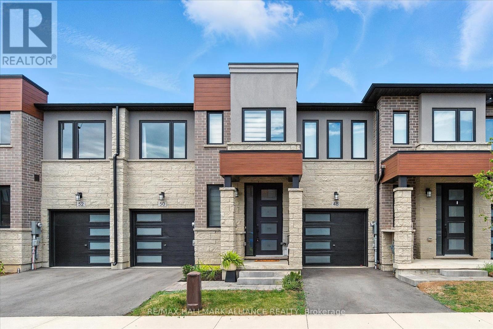 Single Family House for Sale in  SOUTHAM LANE Hamilton (Mountview) 