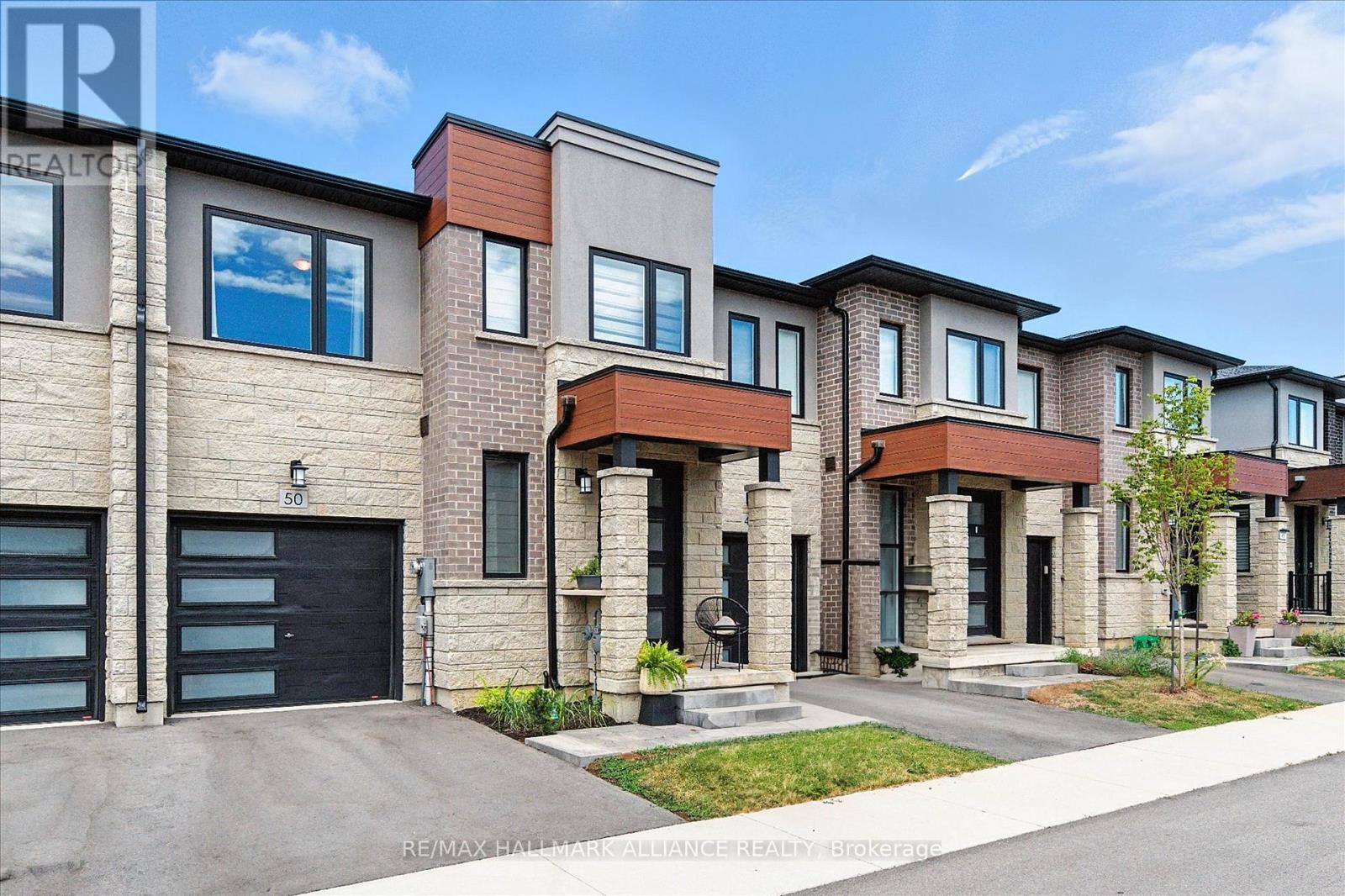 Single Family House for Sale in  SOUTHAM LANE Hamilton (Mountview) 