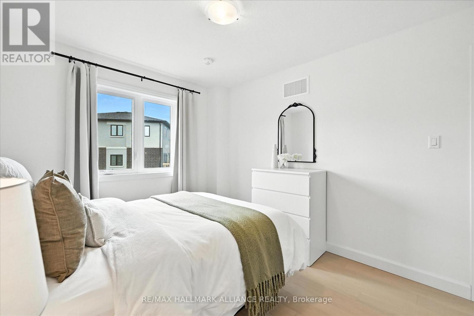 Single Family House for Sale in  SOUTHAM LANE Hamilton (Mountview) 
