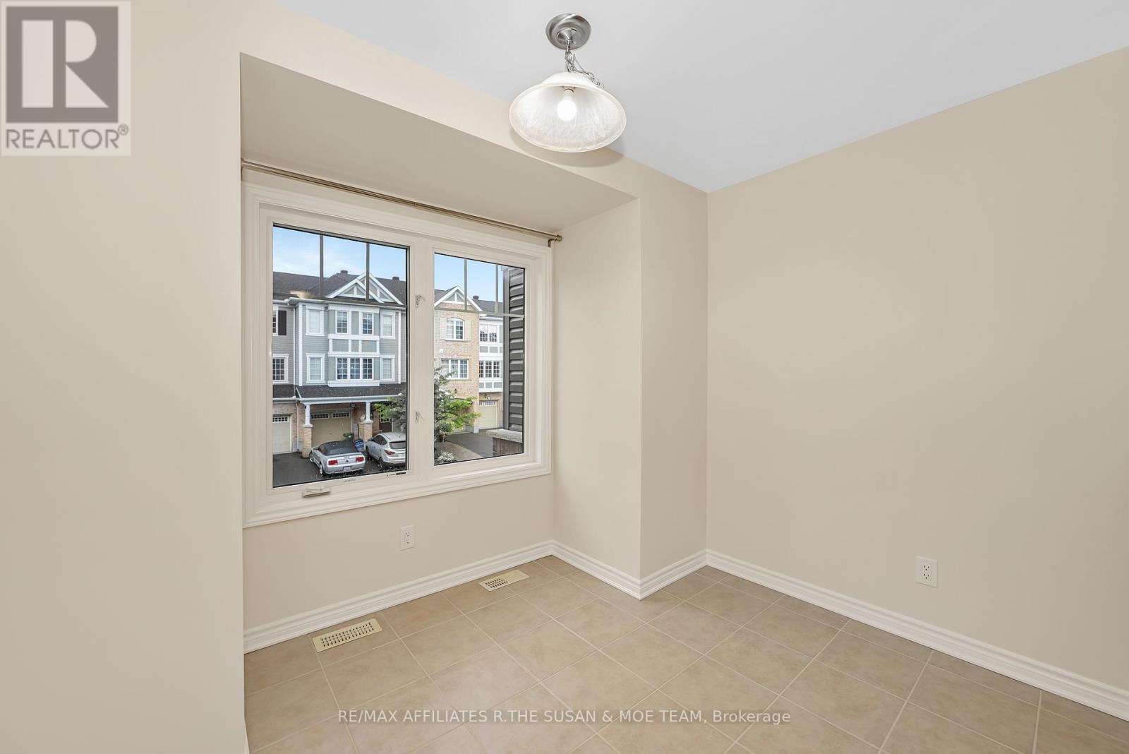 Photo 14 of 503 Coldwater Crescent, Ottawa ON