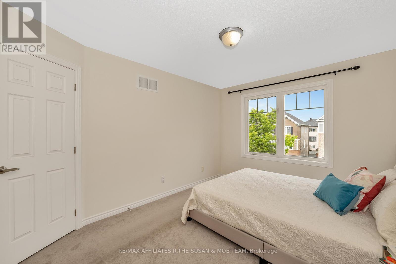 Photo 24 of 503 Coldwater Crescent, Ottawa ON