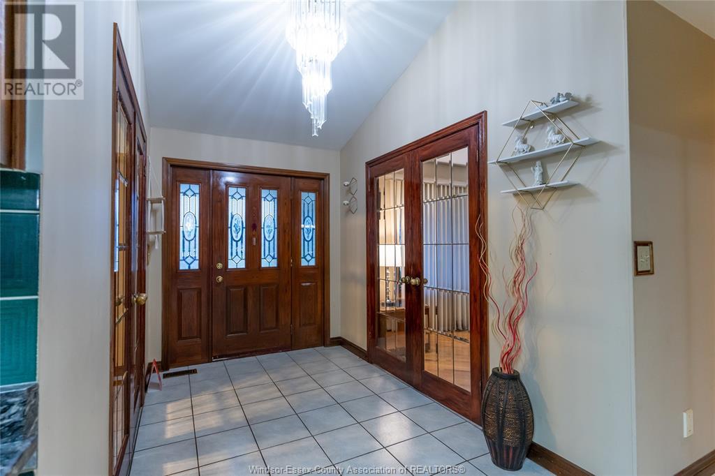 Photo 5 of 12310 Candlewood, Tecumseh ON