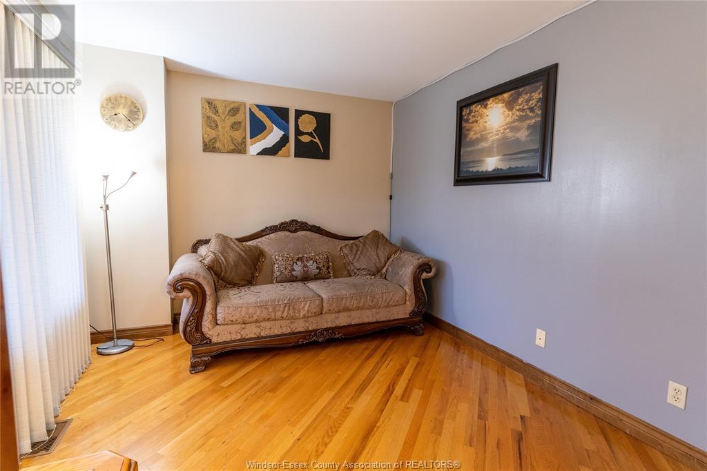 Photo 7 of 12310 Candlewood, Tecumseh ON