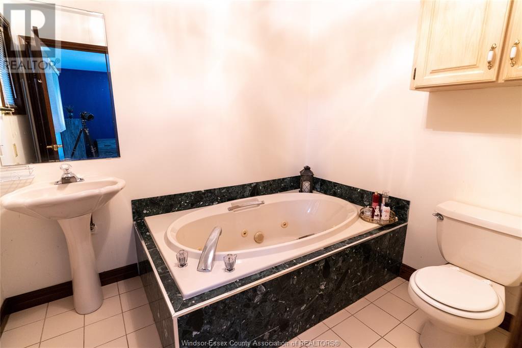 Photo 19 of 12310 Candlewood, Tecumseh ON