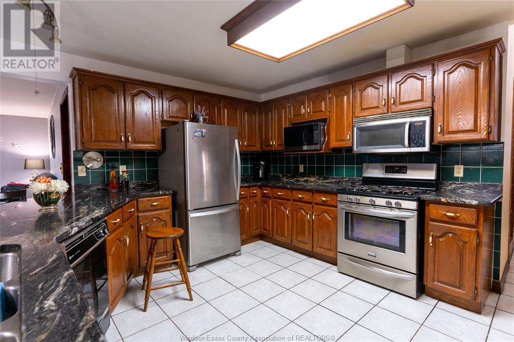Photo 9 of 12310 Candlewood, Tecumseh ON
