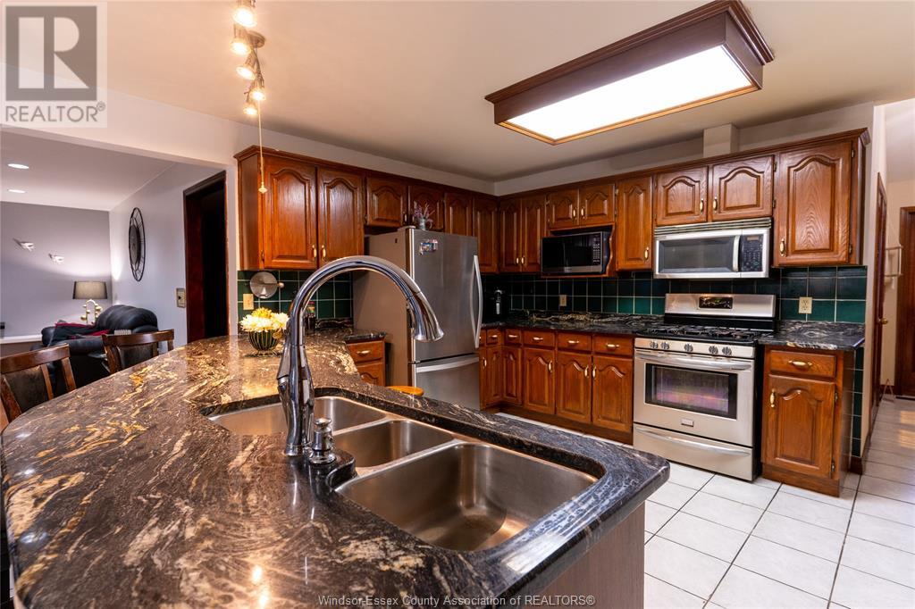 Photo 10 of 12310 Candlewood, Tecumseh ON