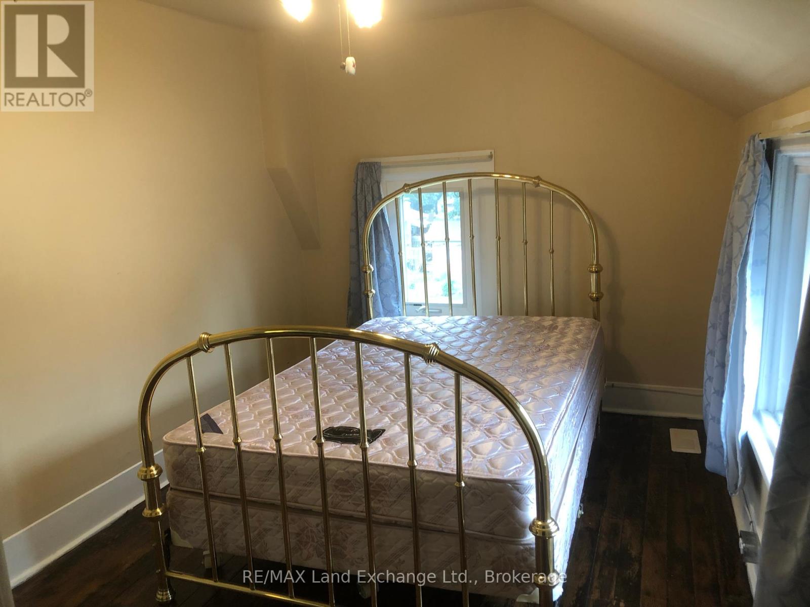 Photo 10 of 204 Amelia Street, Brockton ON