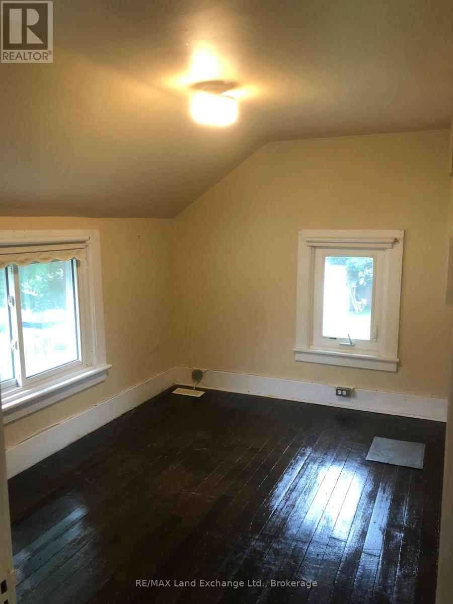 Photo 11 of 204 Amelia Street, Brockton ON