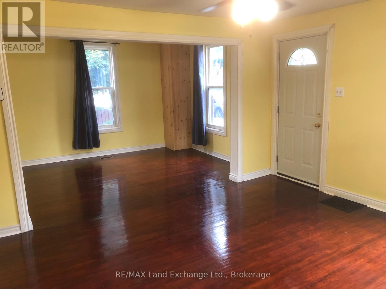 Photo 5 of 204 Amelia Street, Brockton ON