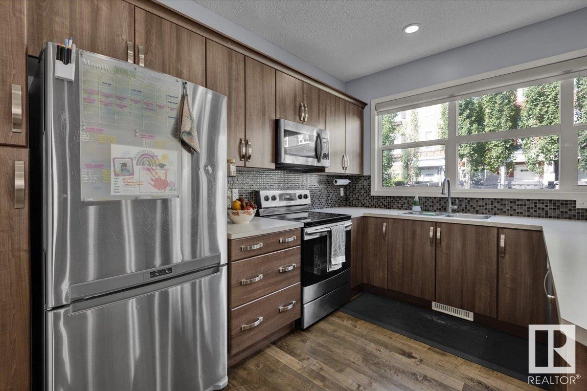Photo 15 of 2585 Cole Cr Sw, Edmonton AB