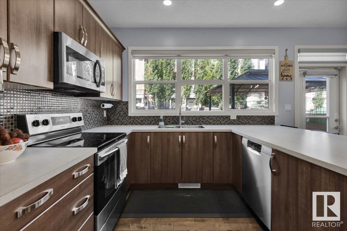 Photo 16 of 2585 Cole Cr Sw, Edmonton AB