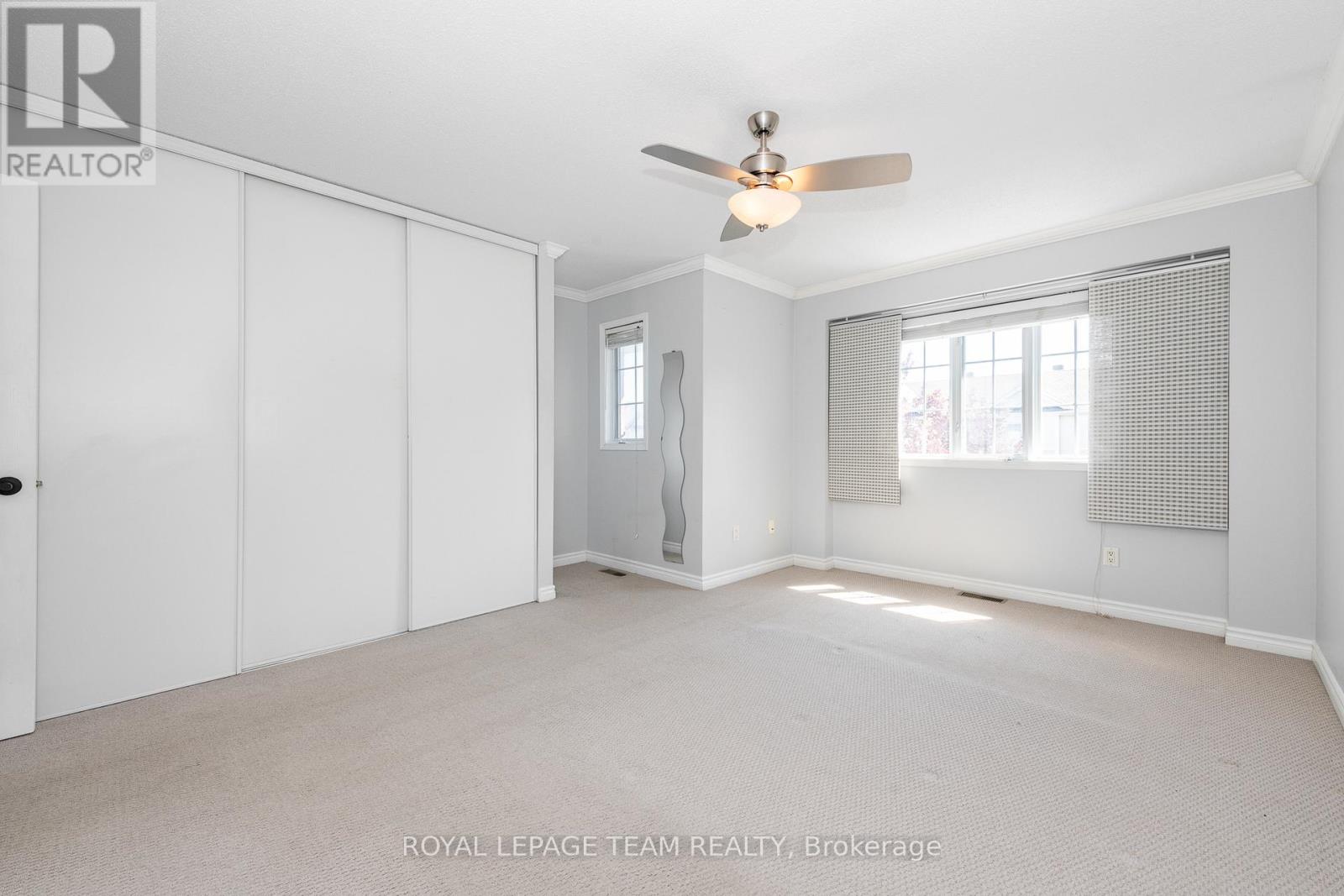 Photo 8 of 40 Manhattan Crescent S, Ottawa ON