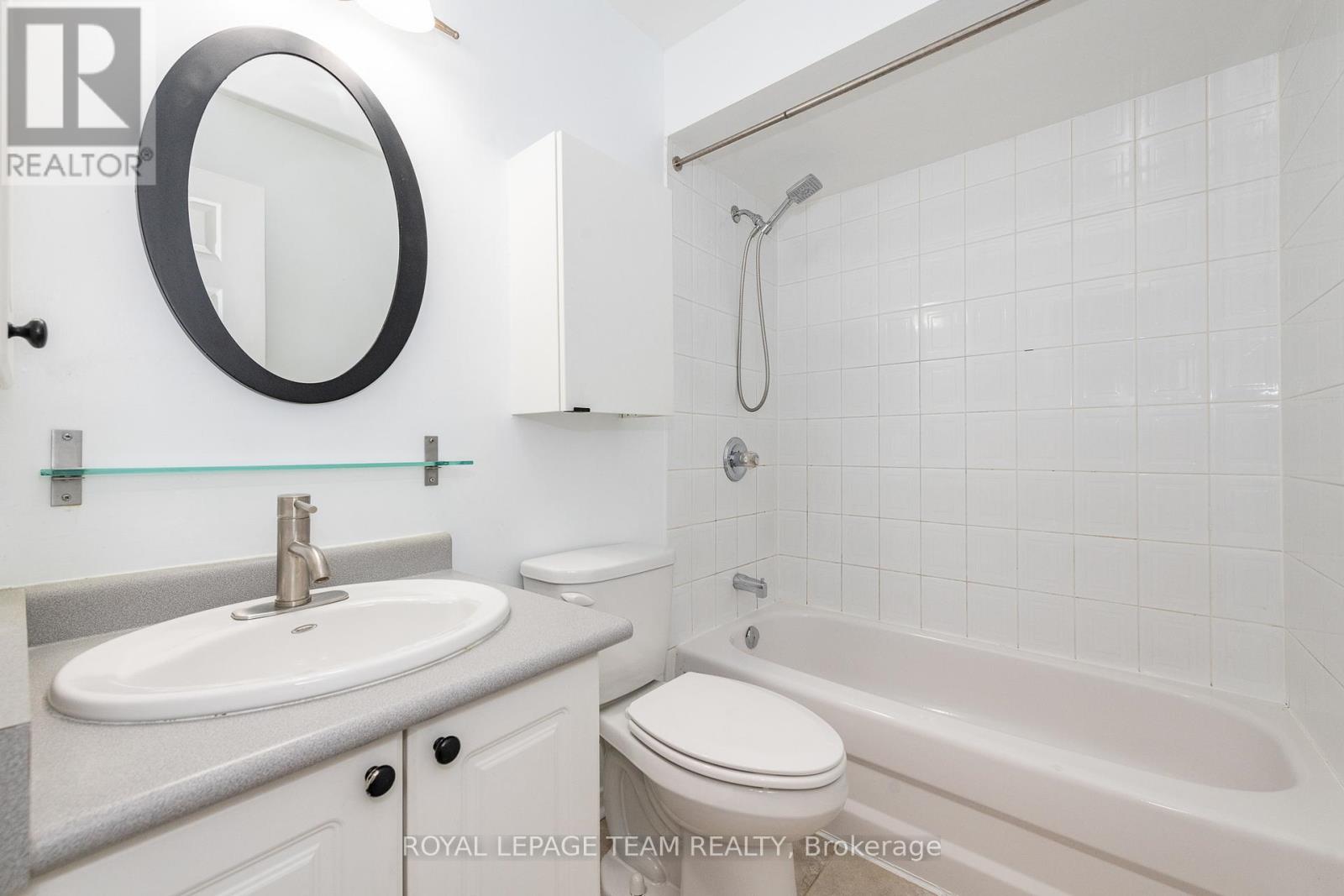Photo 6 of 40 Manhattan Crescent S, Ottawa ON