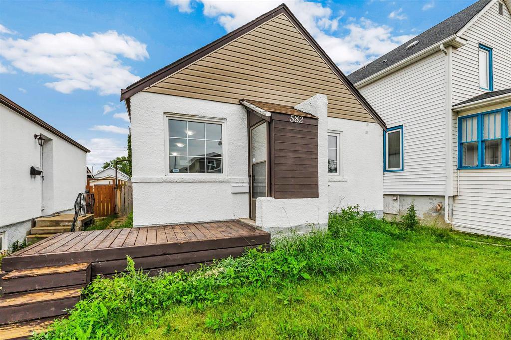 Photo 2 of 582 Windsor Avenue, Winnipeg MB