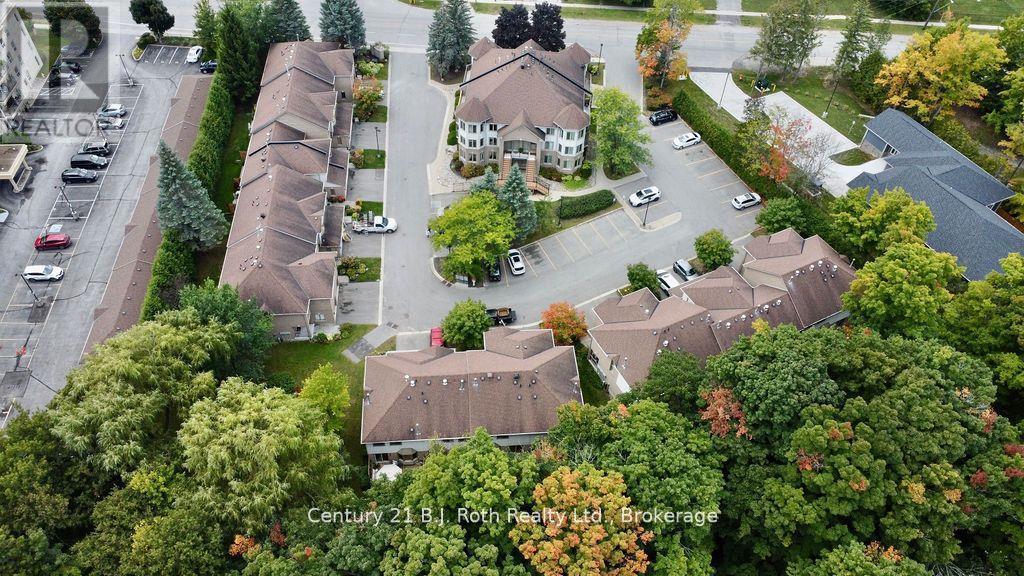 Photo 4 of 9 492 Laclie Street, Orillia ON