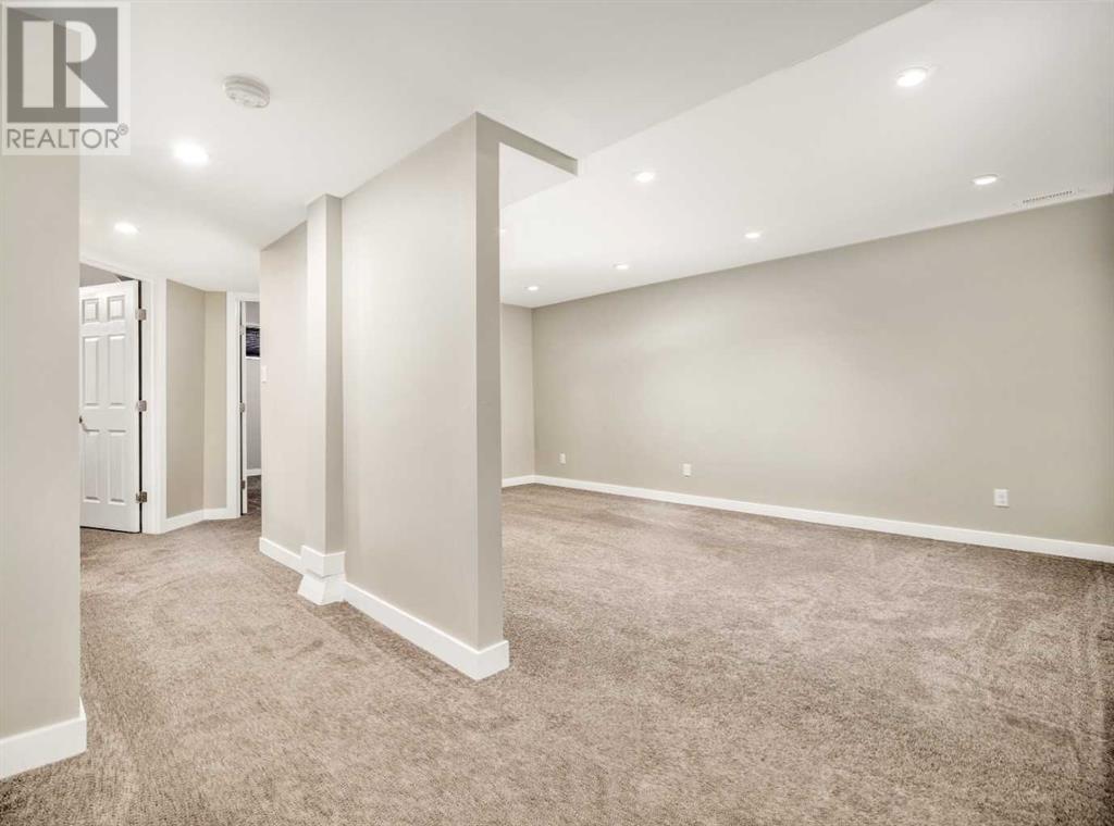 Single Family House Bungalow for Sale in   Avenue S Glendale Lethbridge 