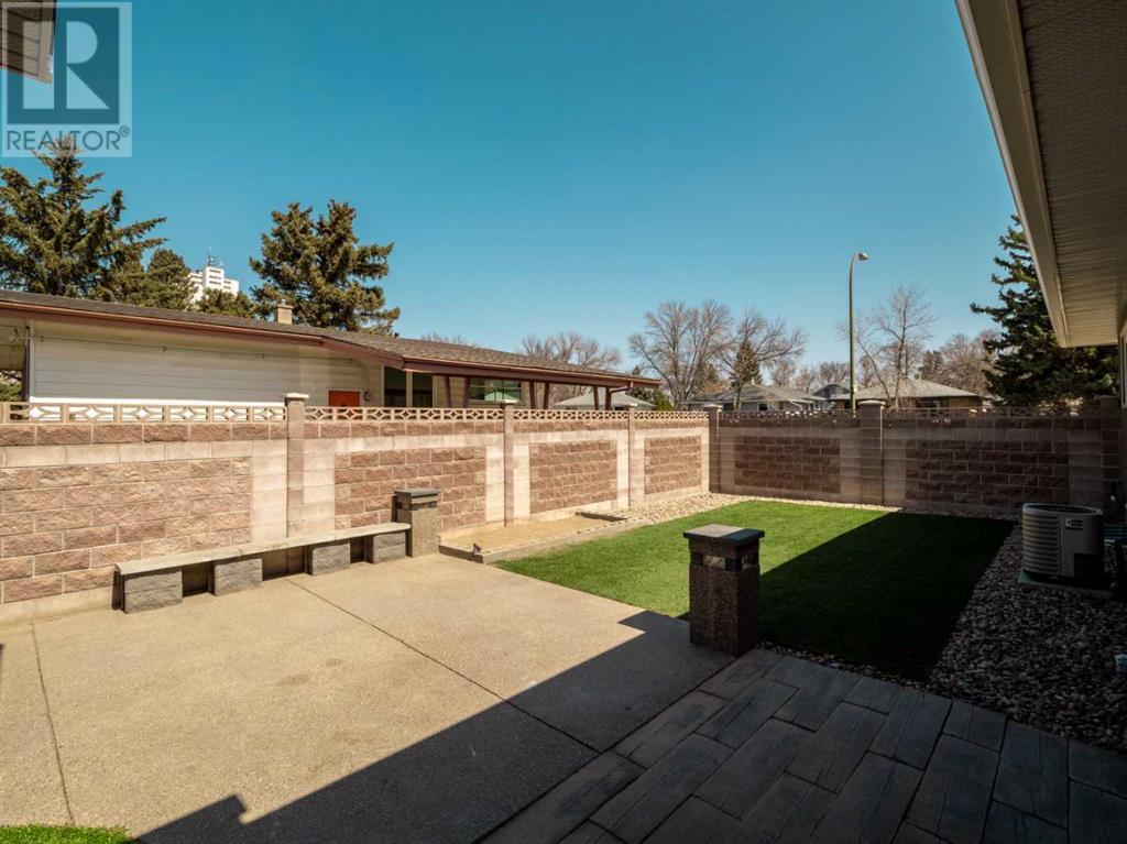 Single Family House Bungalow for Sale in   Avenue S Glendale Lethbridge 