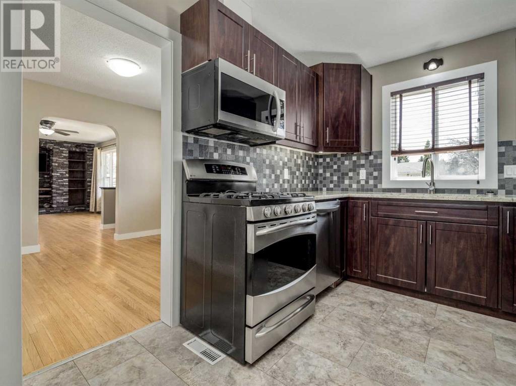 Single Family House Bungalow for Sale in   Avenue S Glendale Lethbridge 