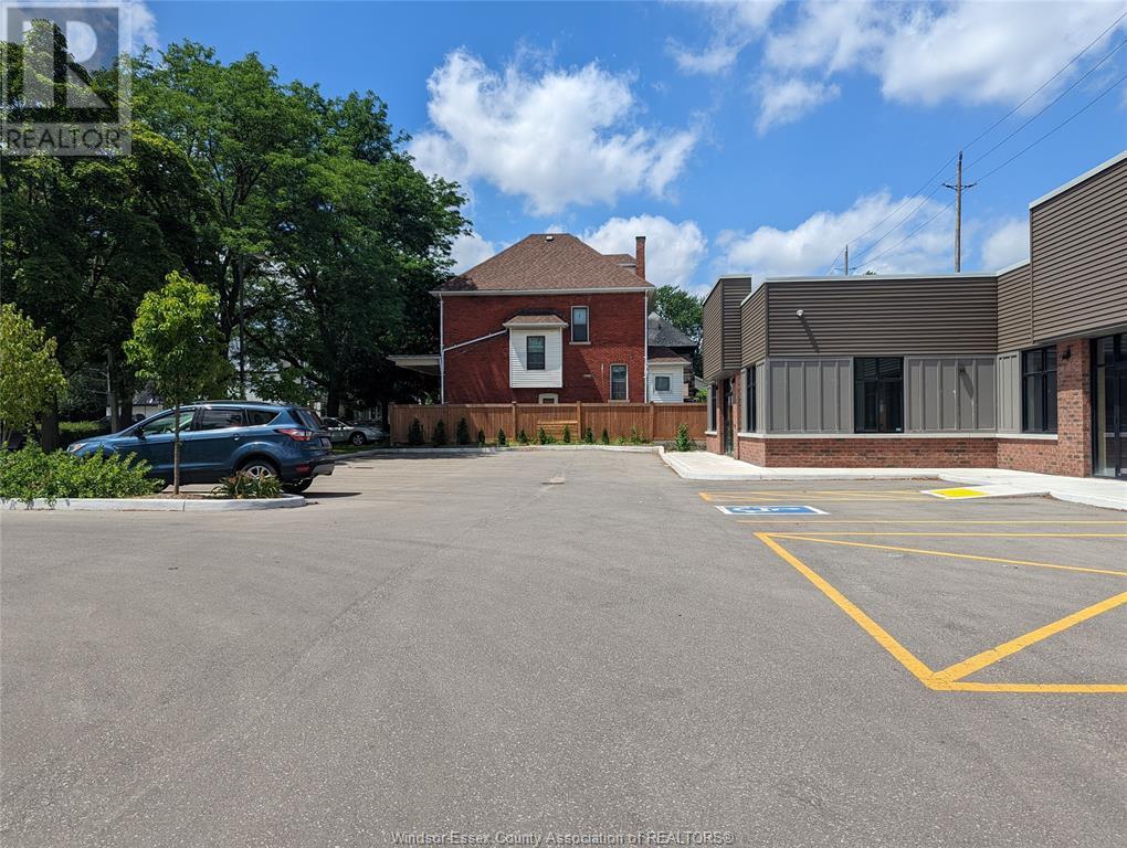 Photo 5 of 366 Wyandotte Street West, Windsor ON