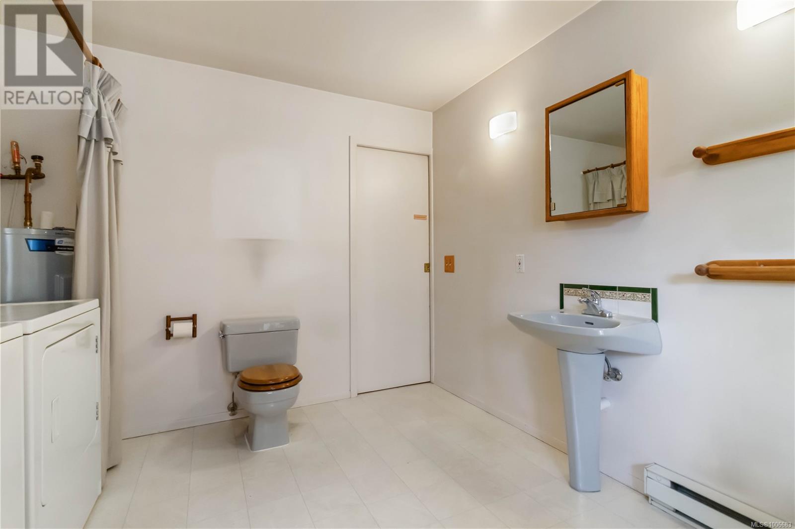 Photo 8 of 2087 Byron St, Oak Bay BC