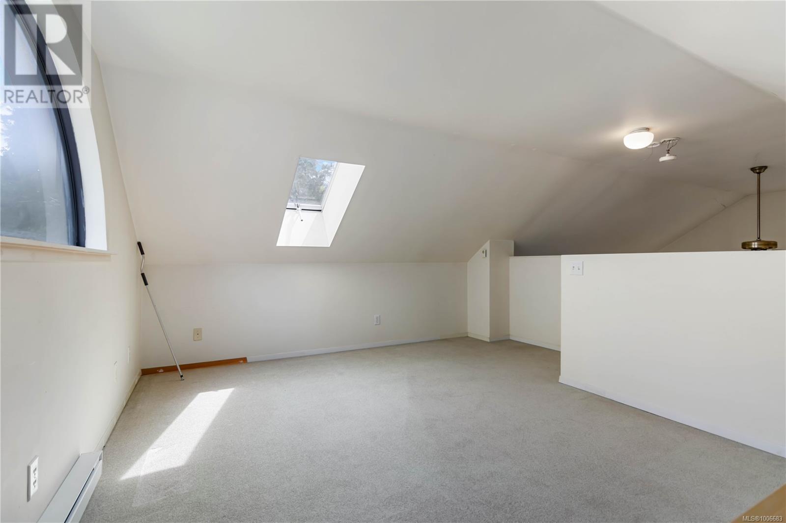 Photo 10 of 2087 Byron St, Oak Bay BC