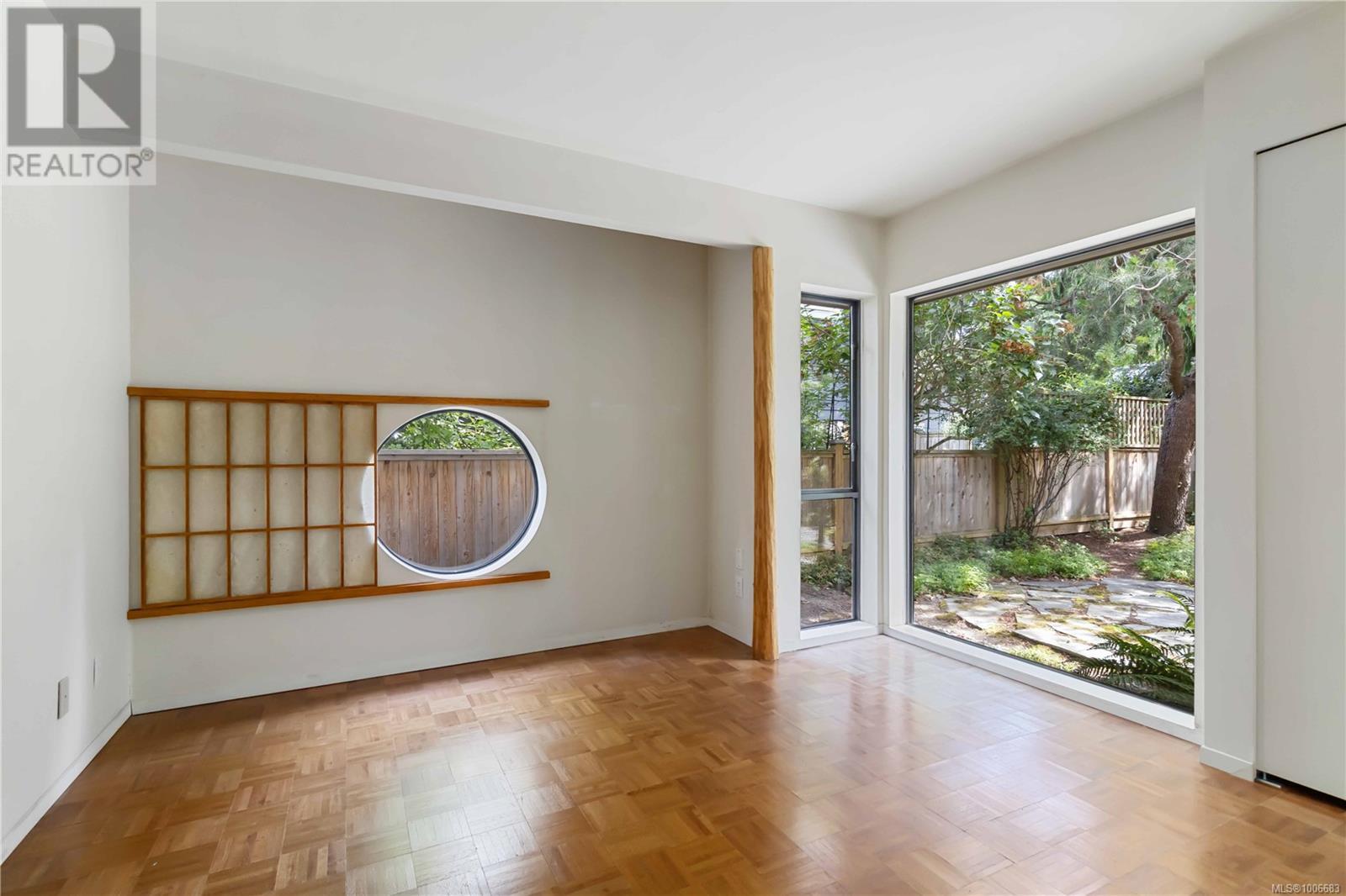 Photo 5 of 2087 Byron St, Oak Bay BC