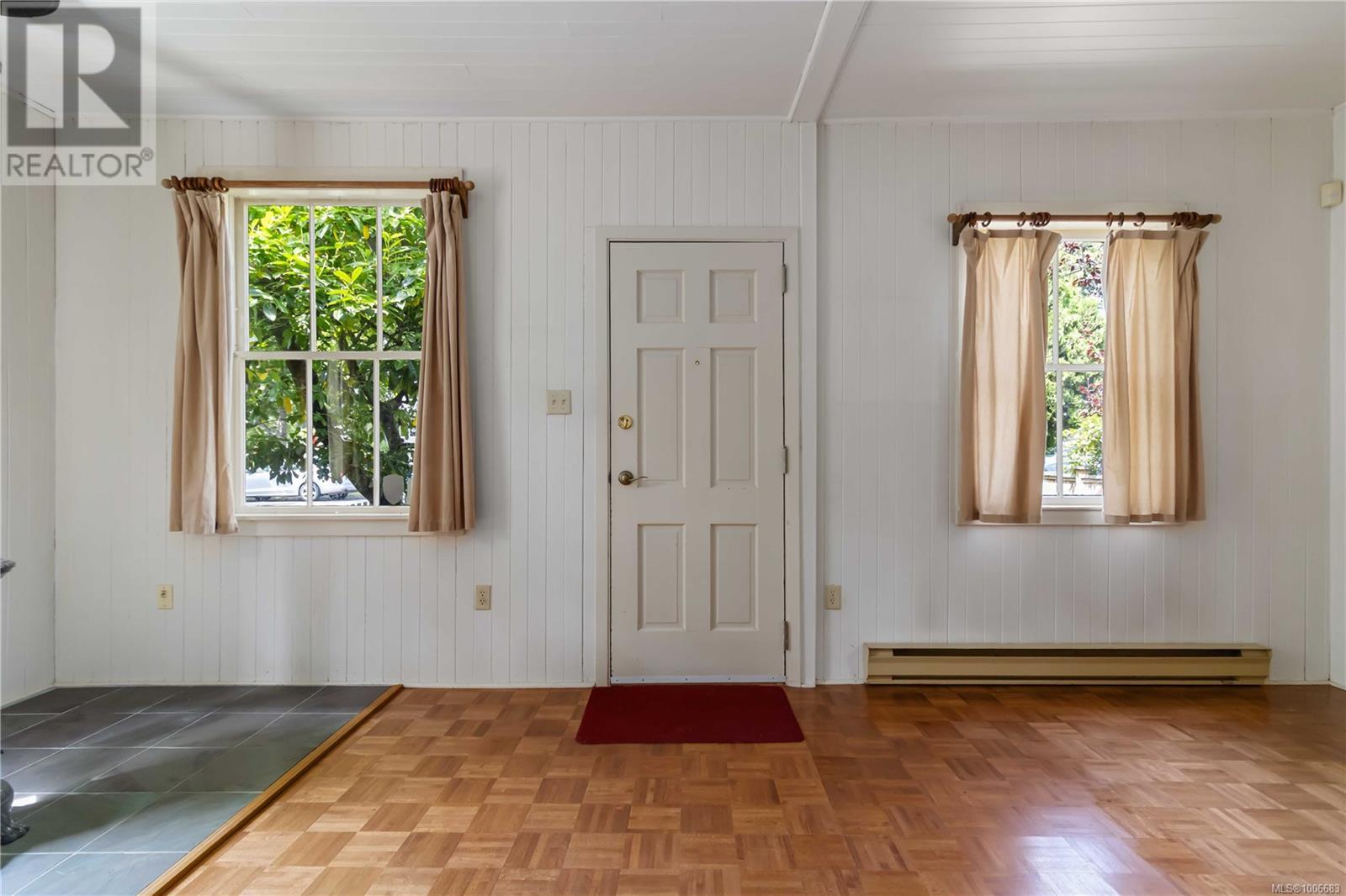 Photo 11 of 2087 Byron St, Oak Bay BC