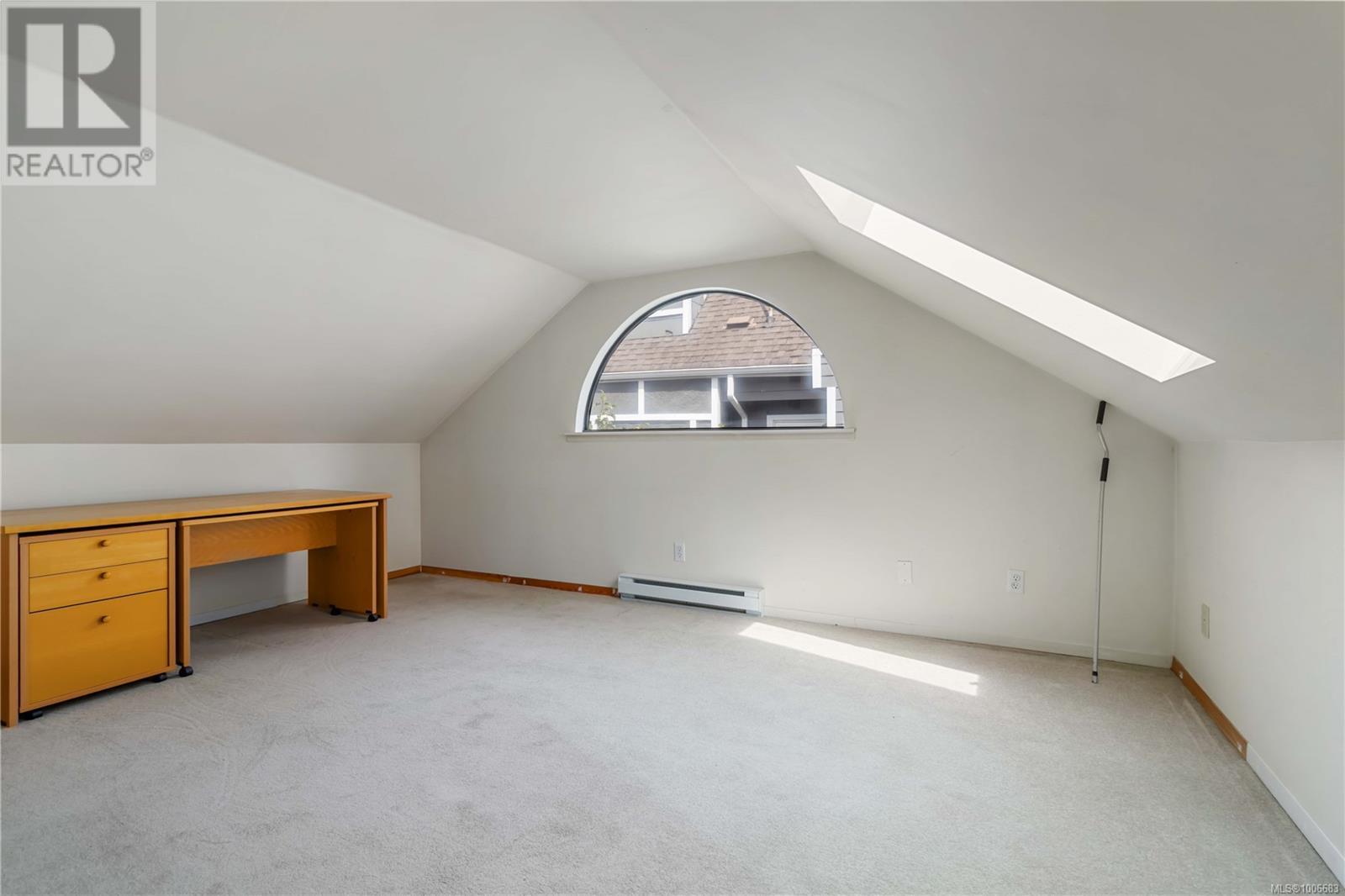 Photo 9 of 2087 Byron St, Oak Bay BC