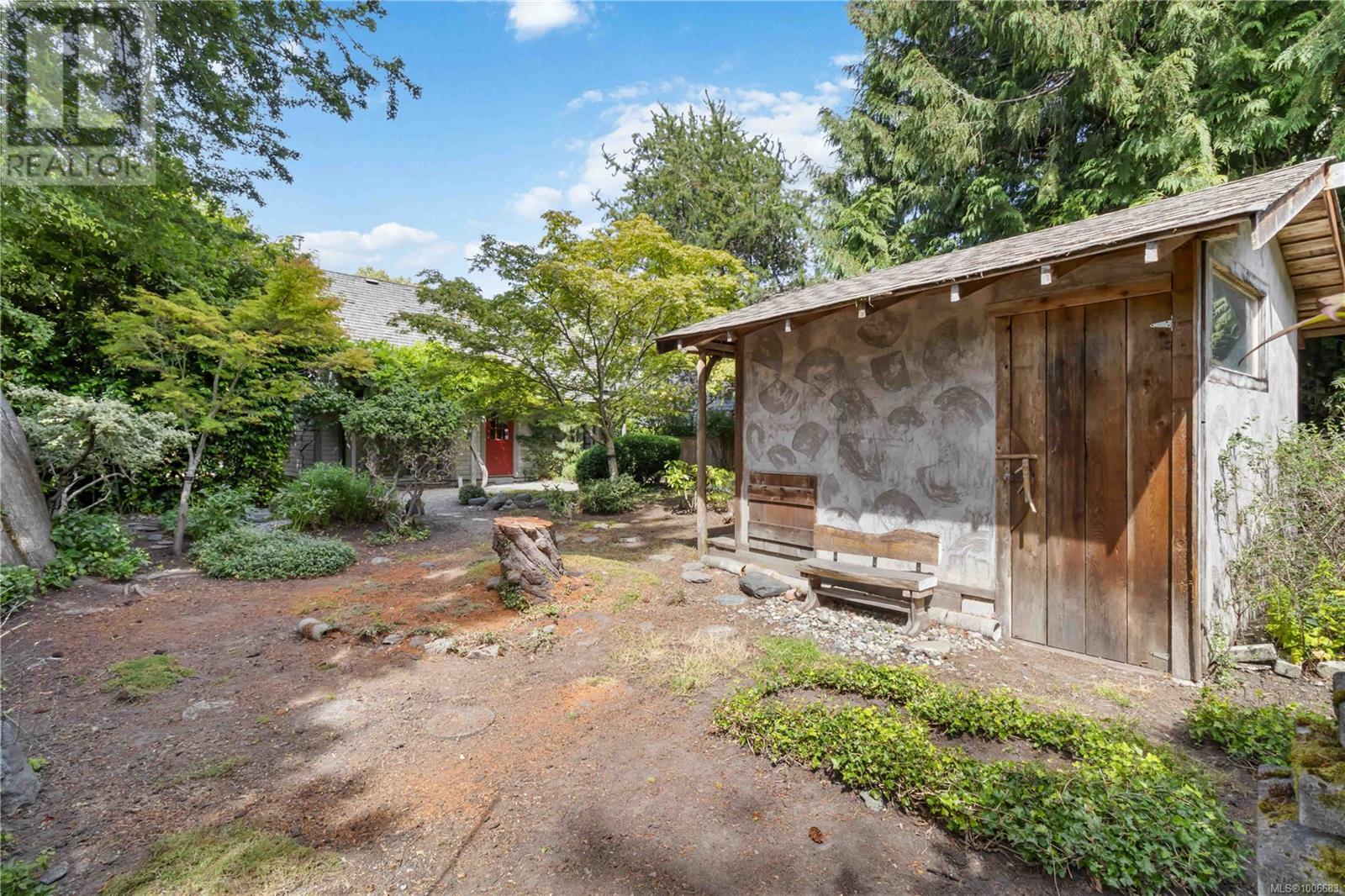 Photo 21 of 2087 Byron St, Oak Bay BC