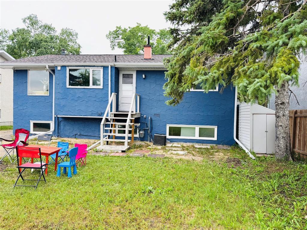 Photo 15 of 969 Crestview Park Drive, Winnipeg MB