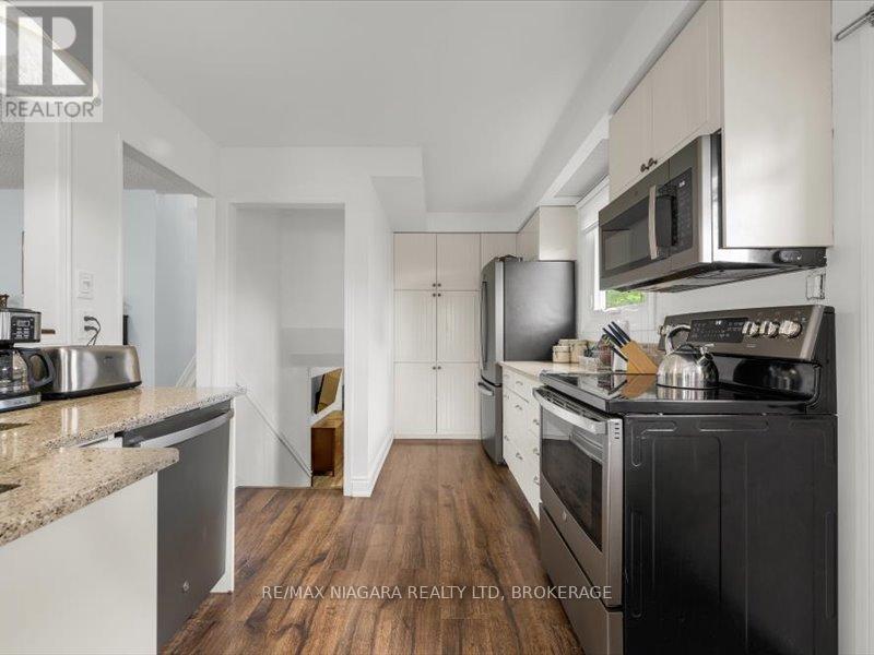 Photo 10 of 2393 Greenbank Trail S, Burlington ON