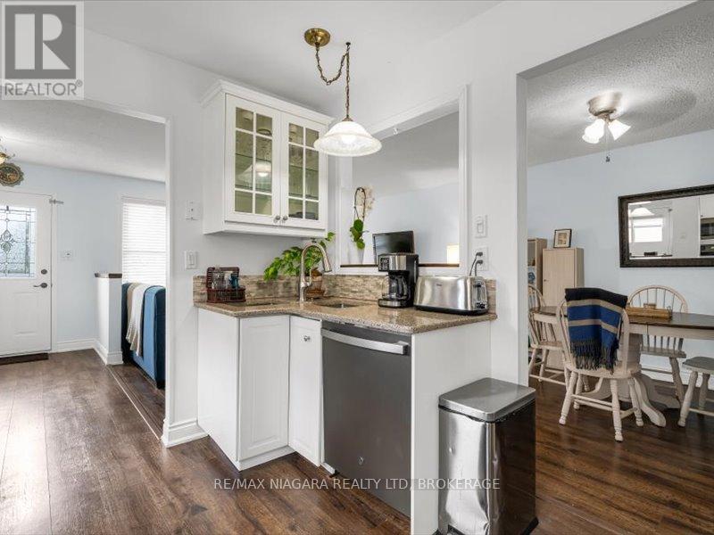 Photo 11 of 2393 Greenbank Trail S, Burlington ON