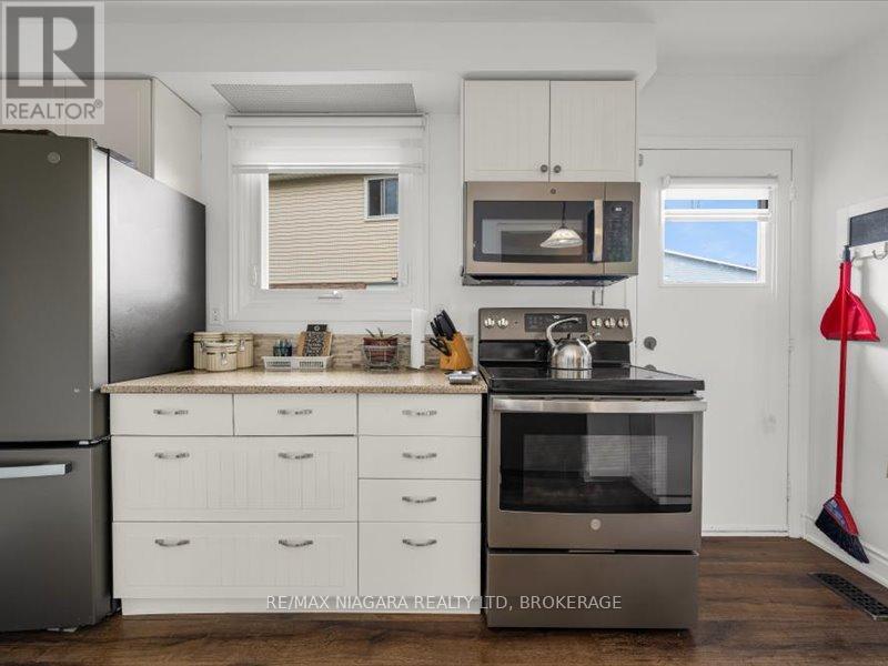 Photo 12 of 2393 Greenbank Trail S, Burlington ON