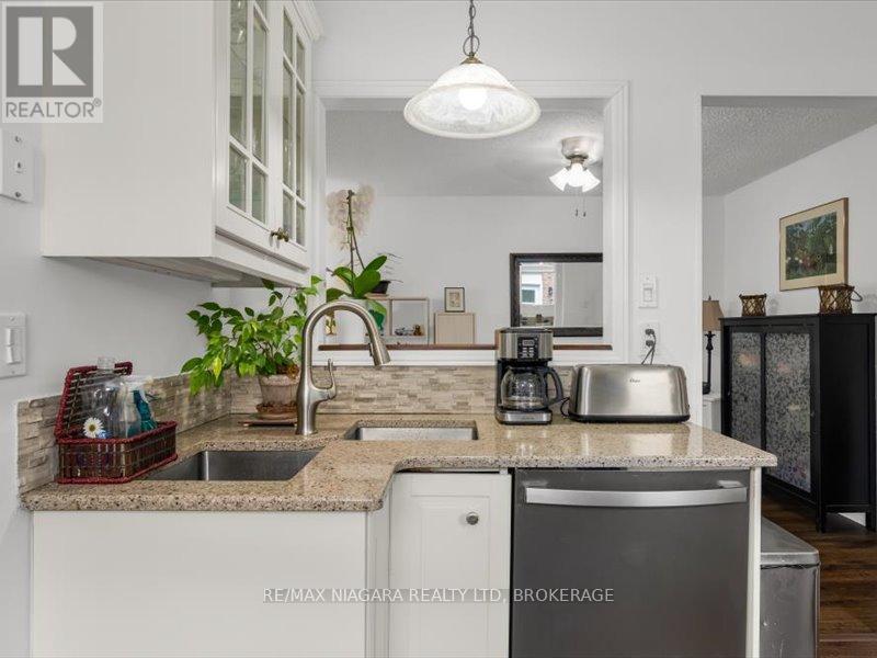 Photo 13 of 2393 Greenbank Trail S, Burlington ON