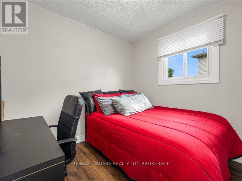 Photo 20 of 2393 Greenbank Trail S, Burlington ON