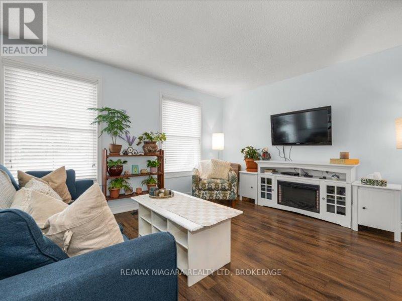Photo 6 of 2393 Greenbank Trail S, Burlington ON