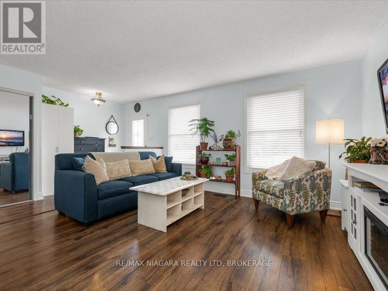 Photo 7 of 2393 Greenbank Trail S, Burlington ON