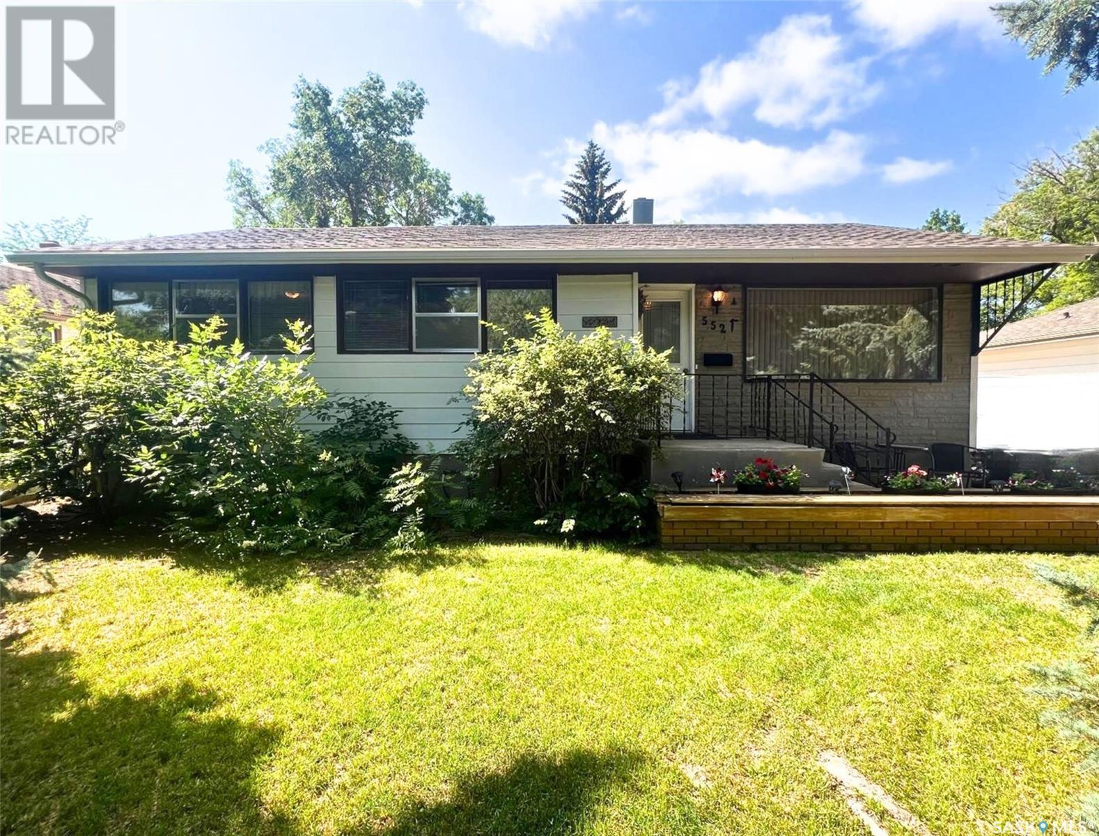 Single Family House Bungalow for Sale in  Grey STREET E Swift Current 