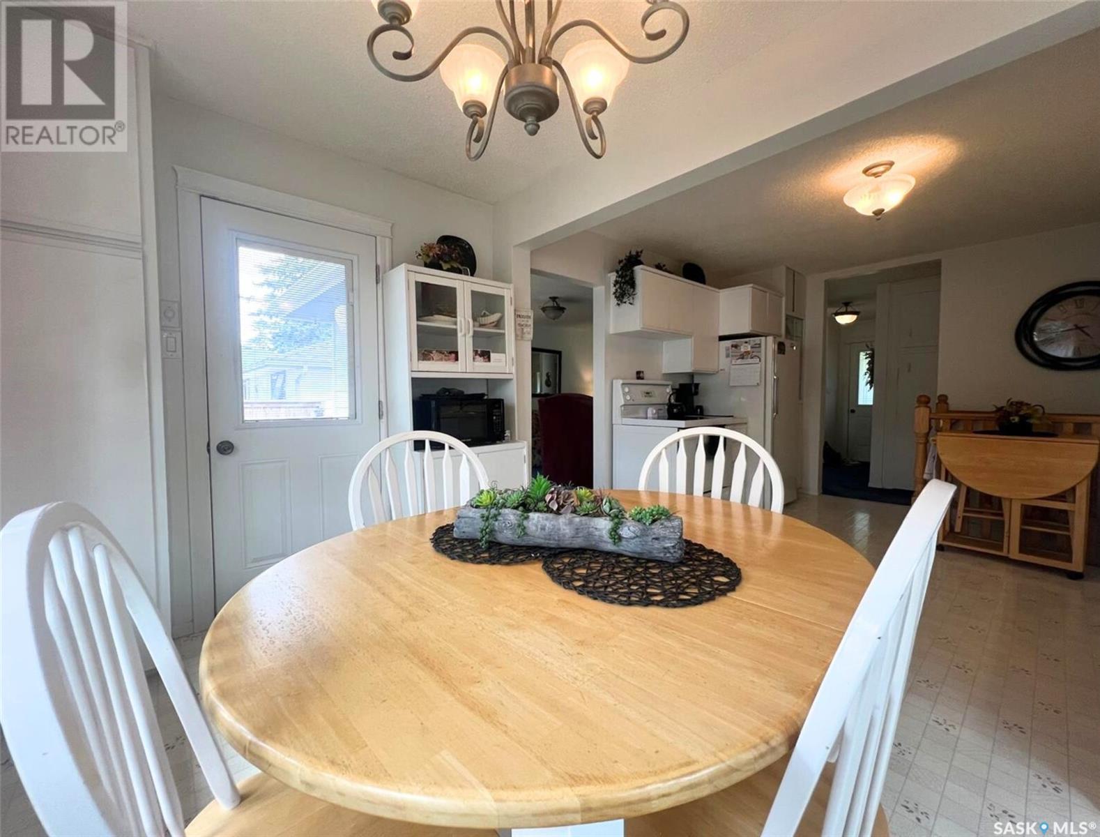 Single Family House Bungalow for Sale in  Grey STREET E Swift Current 