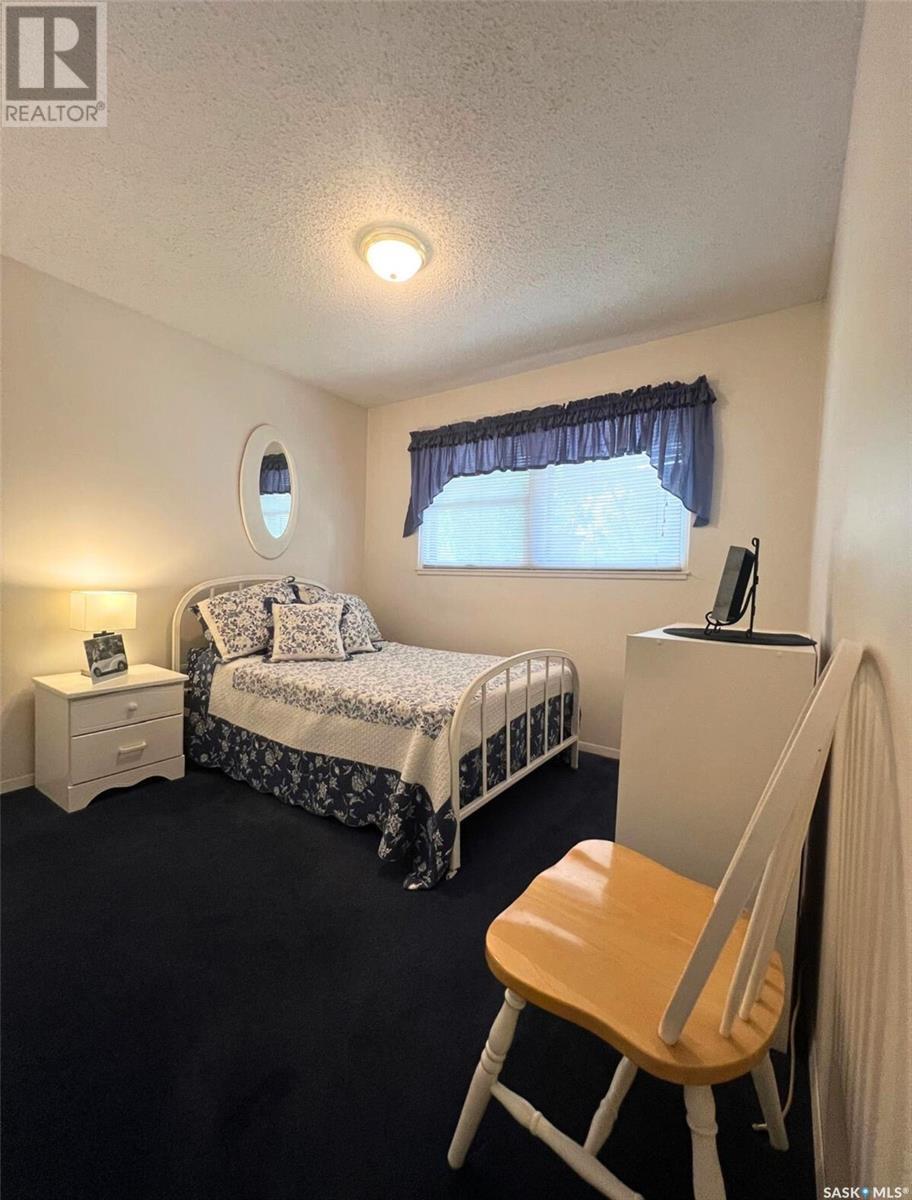 Single Family House Bungalow for Sale in  Grey STREET E Swift Current 
