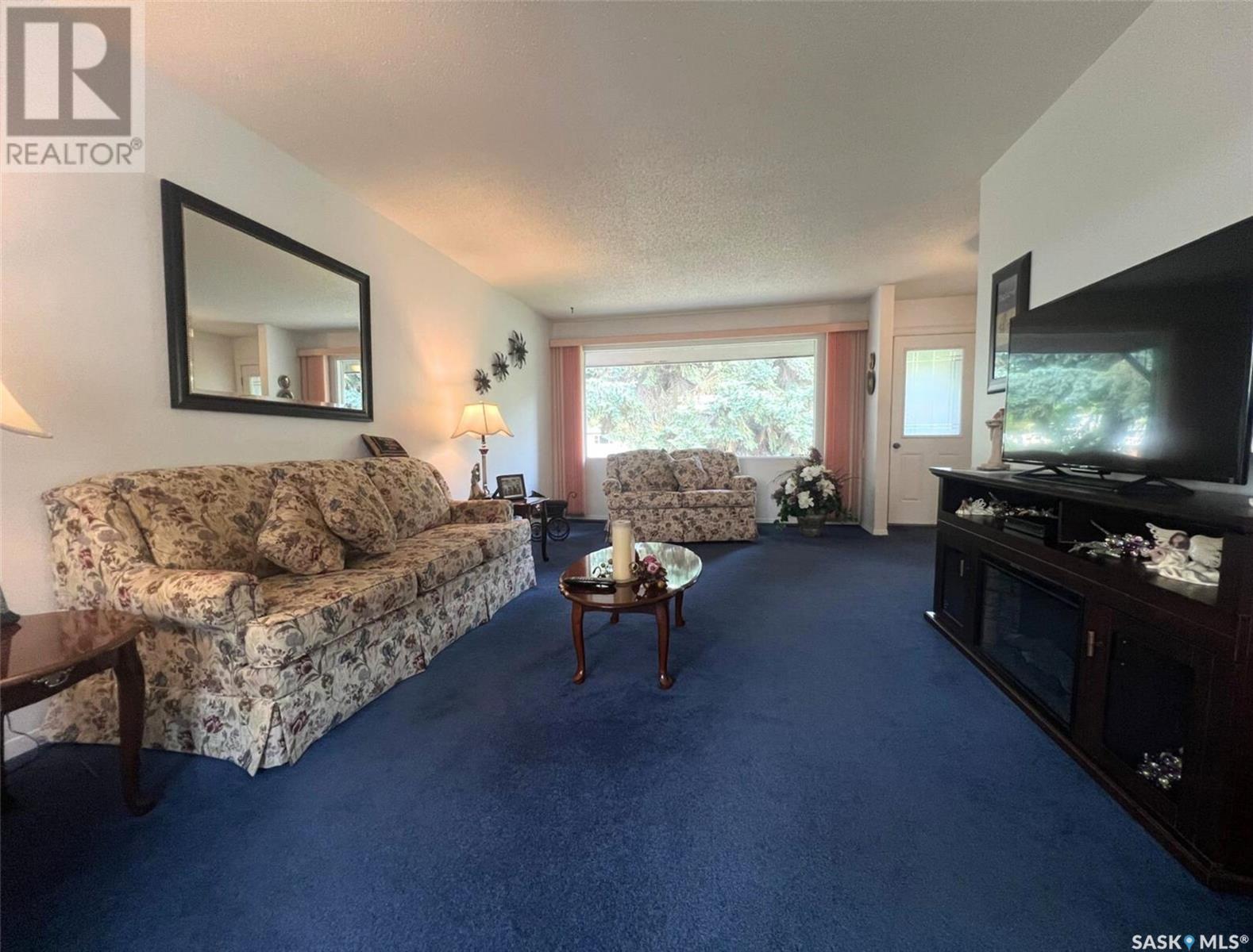 Single Family House Bungalow for Sale in  Grey STREET E Swift Current 