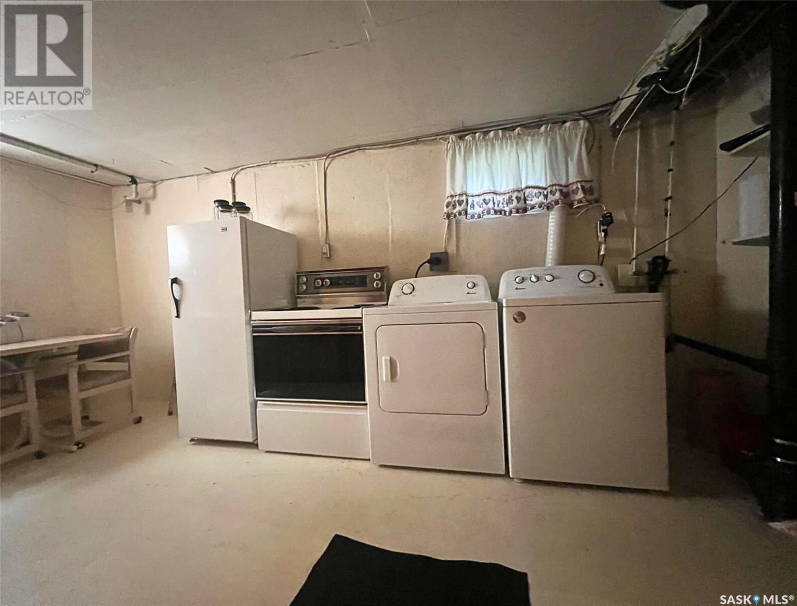 Single Family House Bungalow for Sale in  Grey STREET E Swift Current 